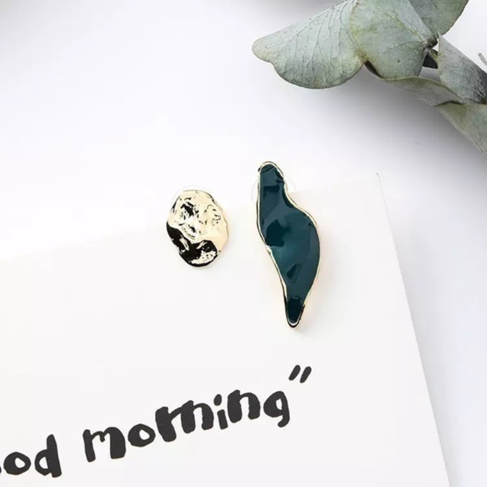 3/$30 š Enamel Irregular Asymmetric Earrings
